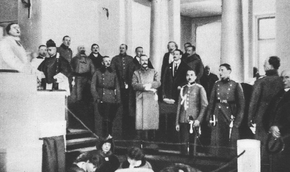 Zdjecię naczelnika Państwa Józefa Piłsudskiego otwierającego pierwsze posiedzenie Sejmu Ustawodawczego